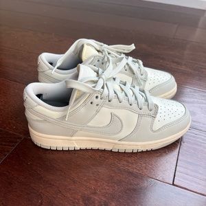 Nike Womens Dunk Low - Light Bone - Size 7